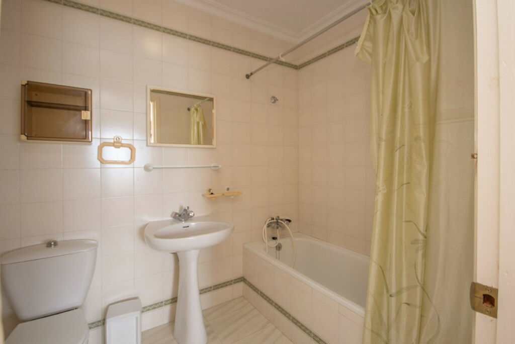 Detached Villa Estepona Málaga - image 32