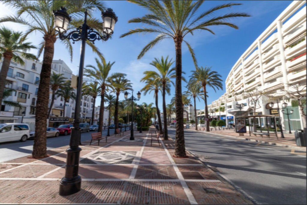 Middle Floor Apartment Puerto Banús Málaga - image 32
