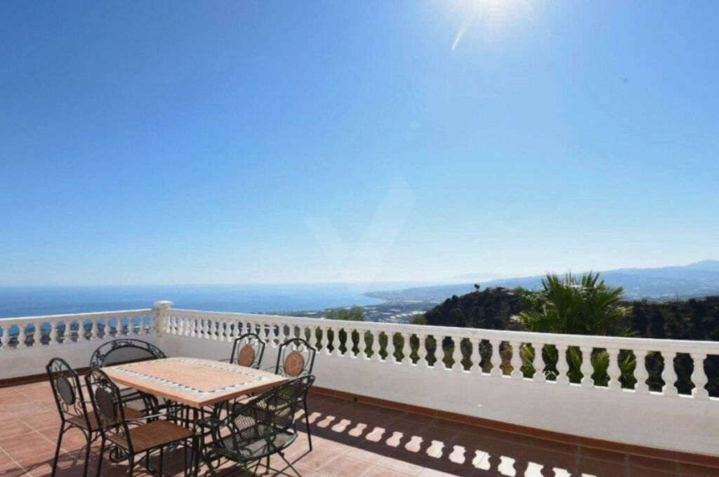 Detached Villa Sayalonga Málaga - image 33