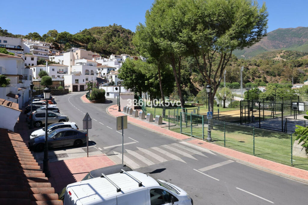 Middle Floor Apartment Benahavís Málaga - image 33