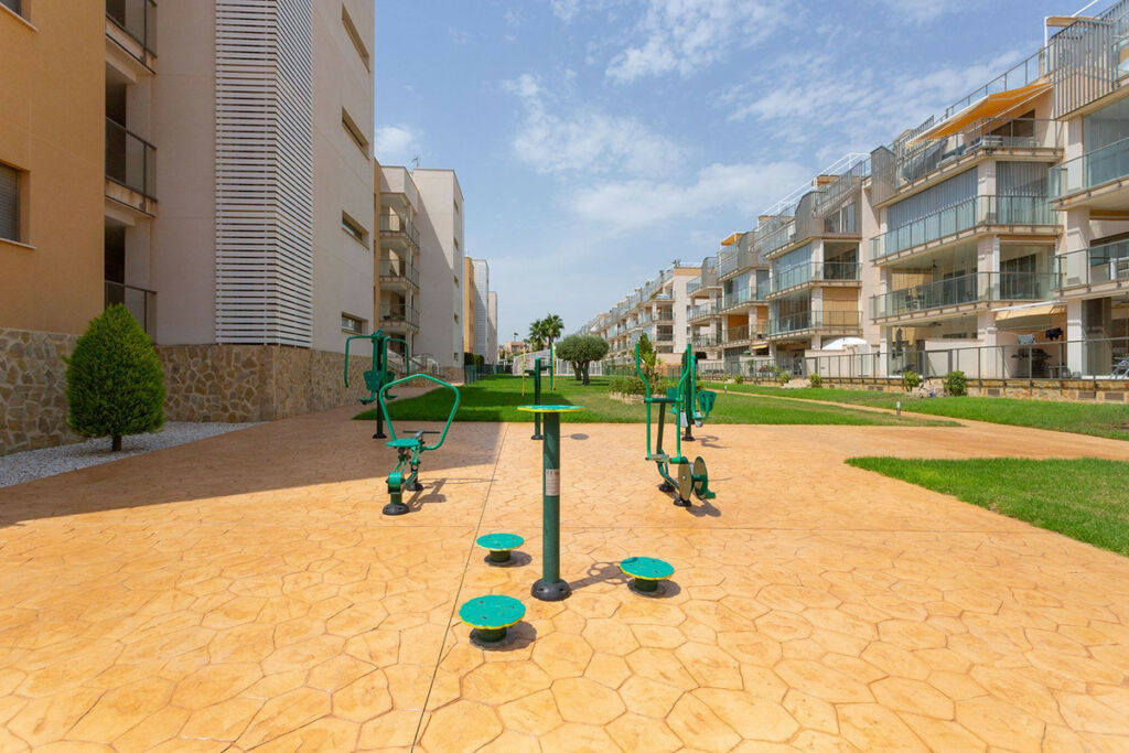 Middle Floor Apartment Villamartin Alicante - image 33