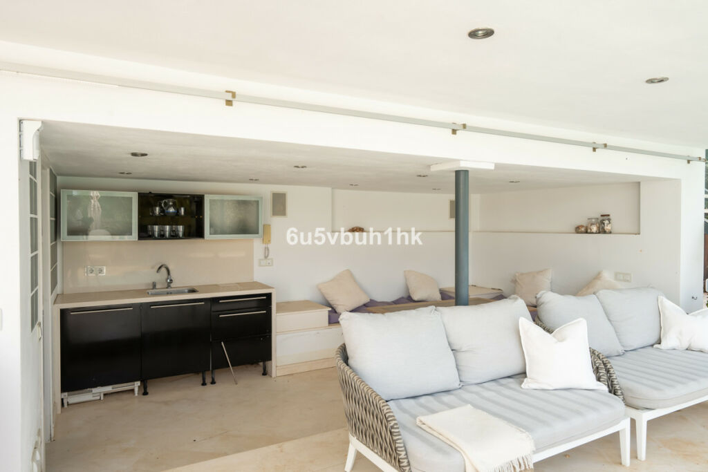 Detached Villa Nueva Andalucía Málaga - image 33