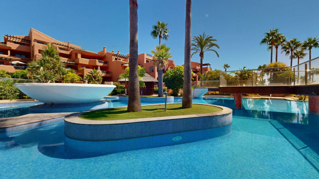 Middle Floor Apartment Estepona Málaga - image 33