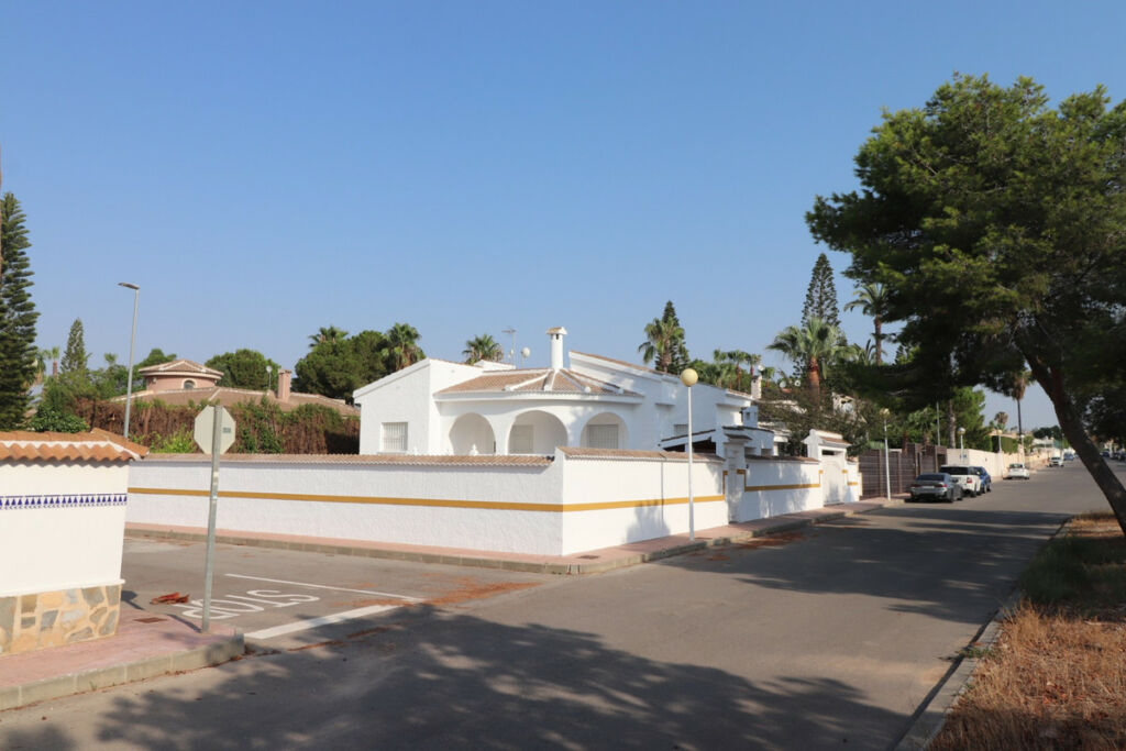 Detached Villa Dona Pepa Alicante - image 33