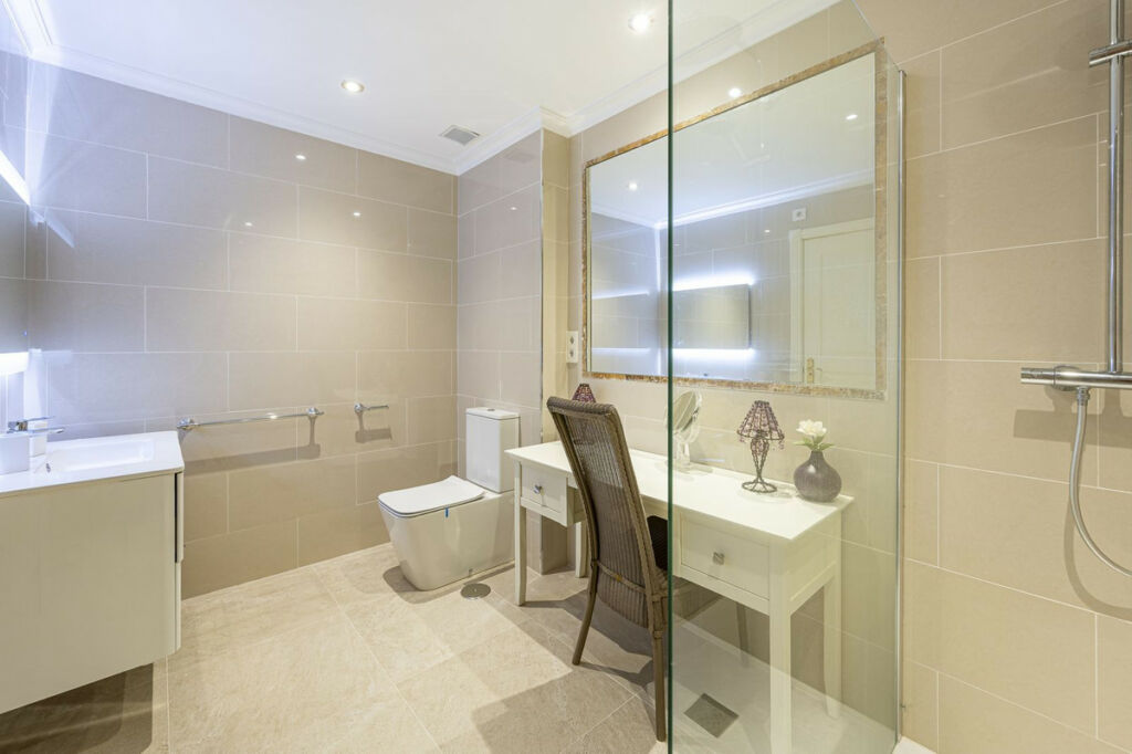 Middle Floor Apartment El Paraiso Málaga - image 33
