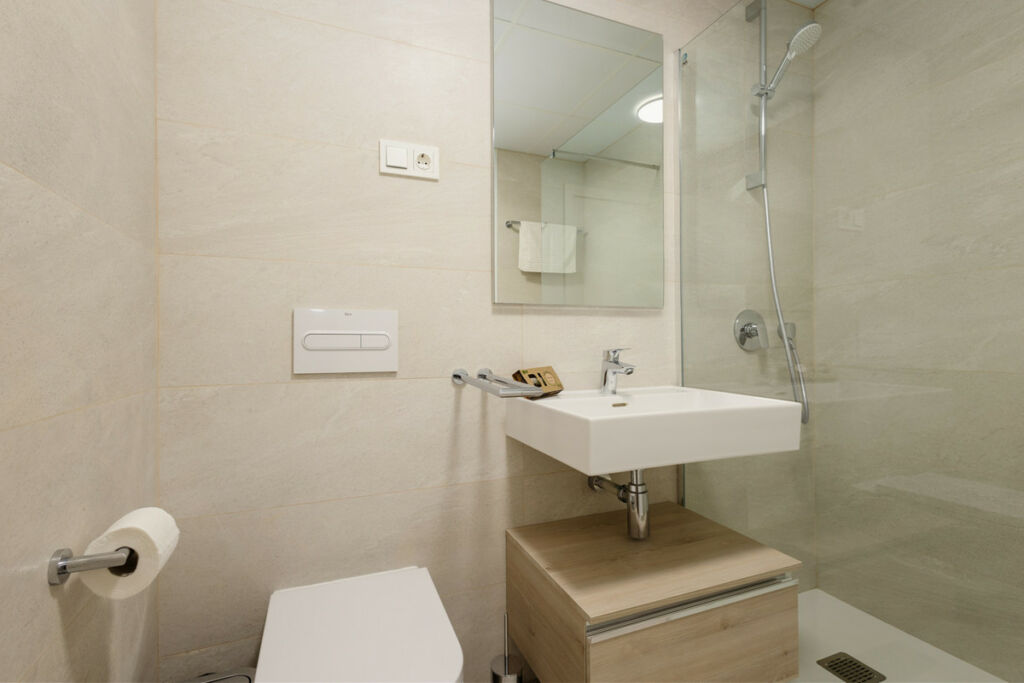 Middle Floor Apartment Estepona Málaga - image 33