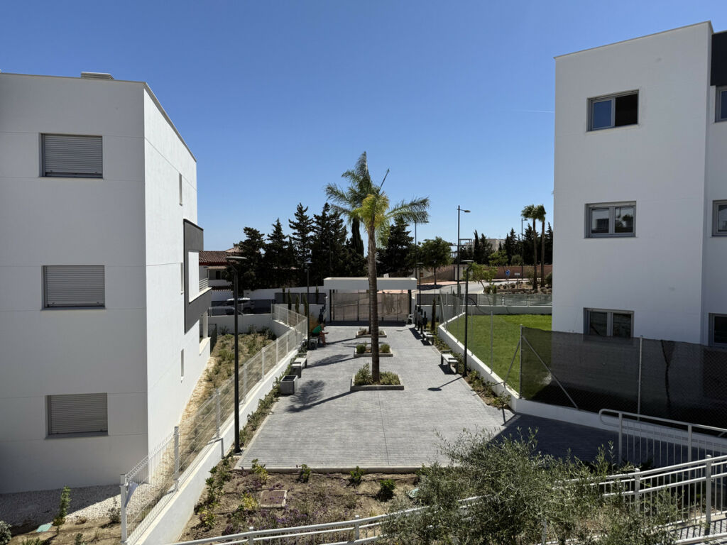 Middle Floor Apartment Estepona Málaga - image 32