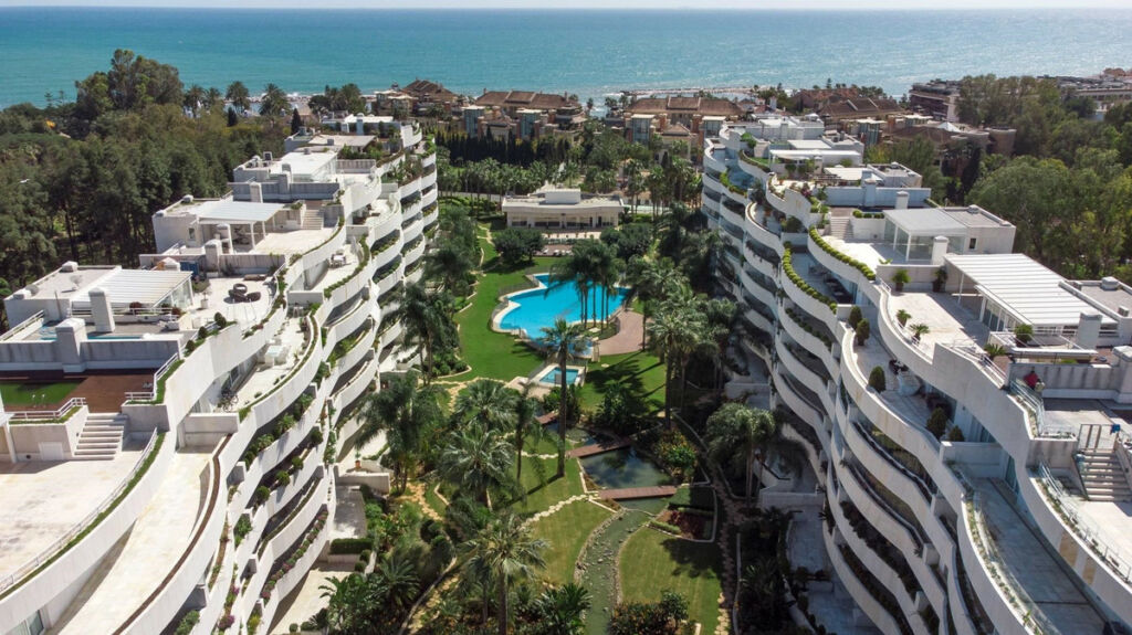 Middle Floor Apartment Puerto Banús Málaga - image 33