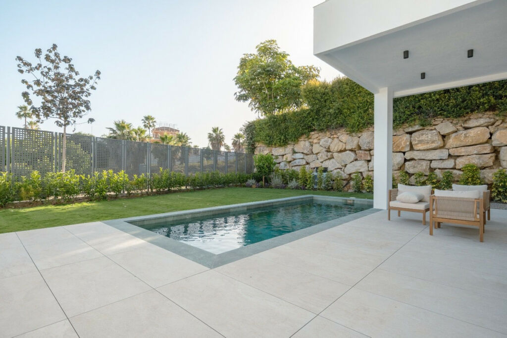 Detached Villa Estepona Málaga - image 33