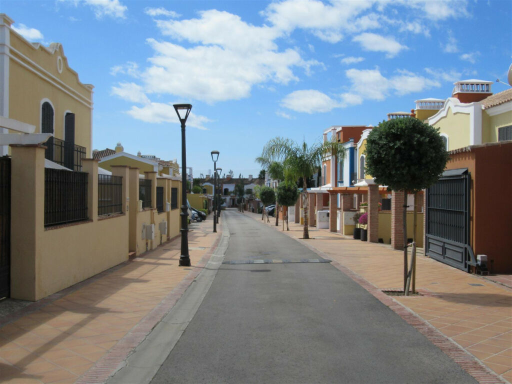 Townhouse Guadalmina Alta Málaga - image 33