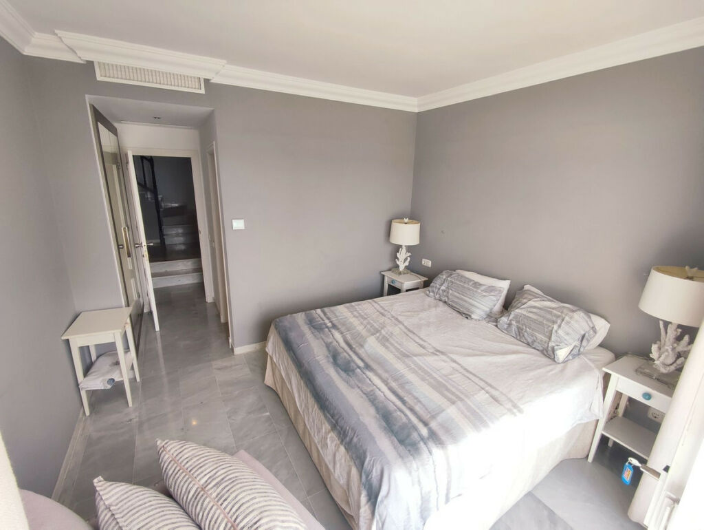 Townhouse Nagüeles Málaga - image 33