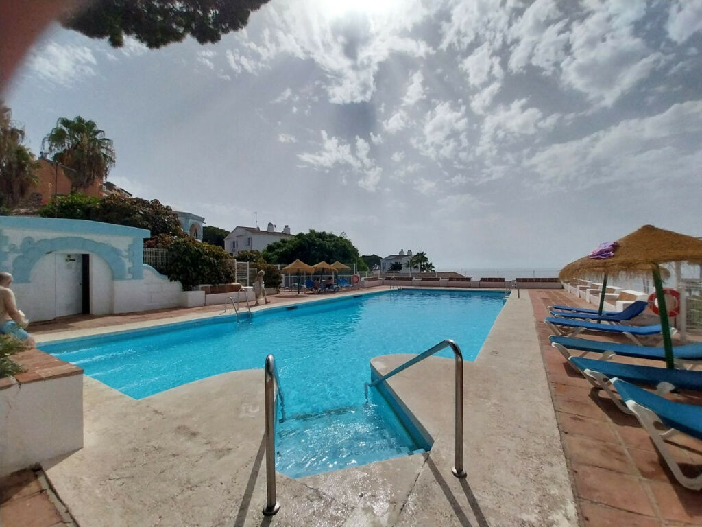 Middle Floor Apartment Calahonda Málaga - image 34