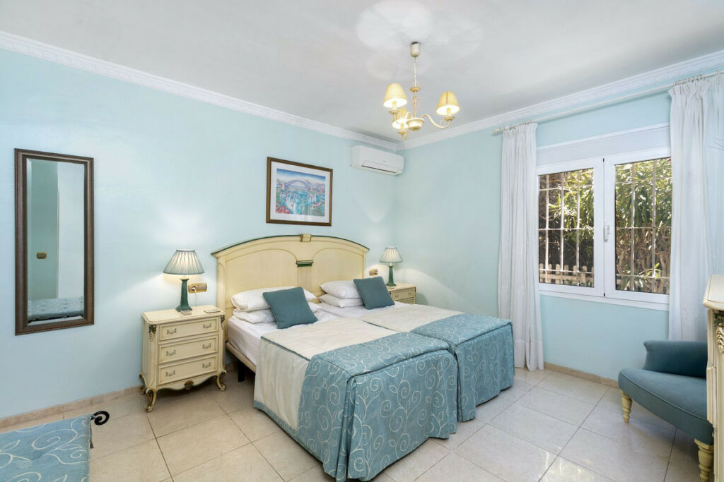 Detached Villa Marbesa Málaga - image 33