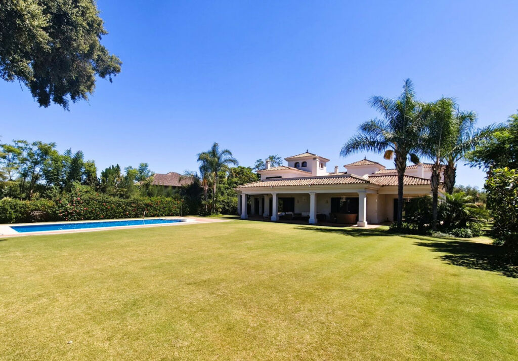 Detached Villa San Roque Club Cádiz - image 33