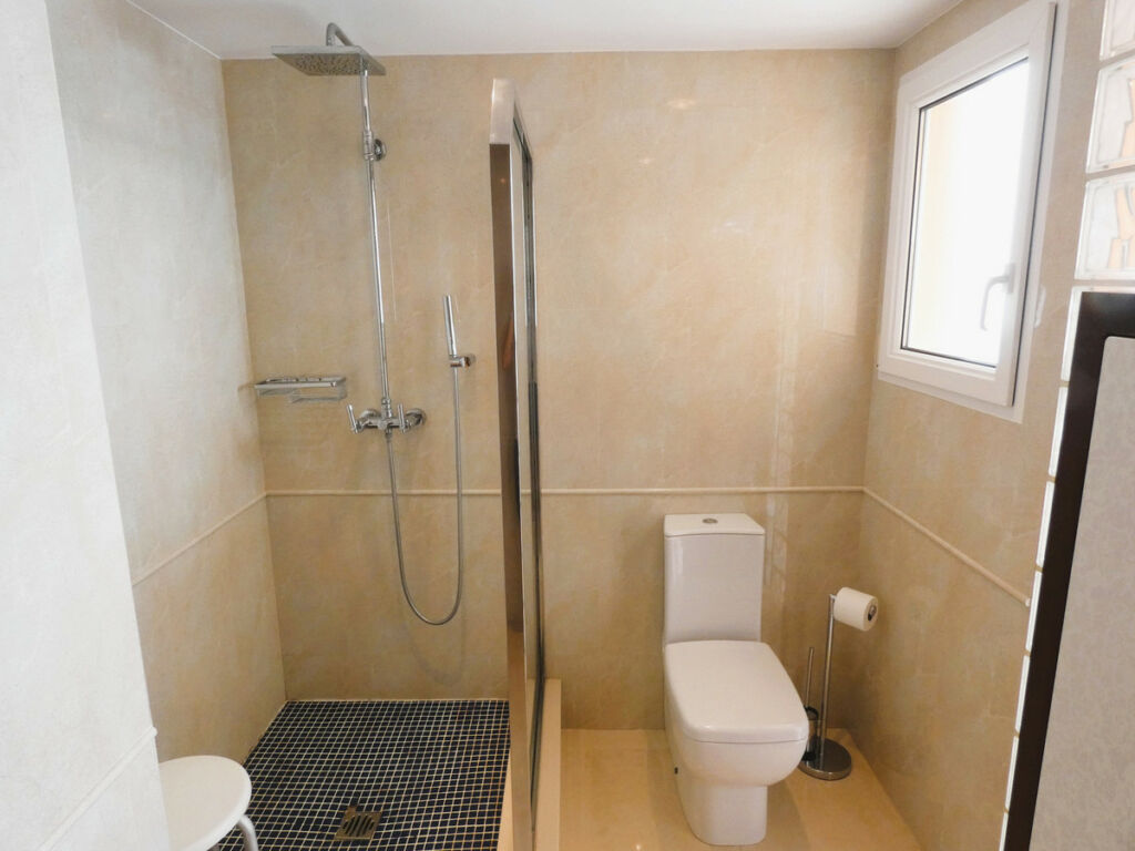 Middle Floor Apartment Torrevieja Alicante - image 33