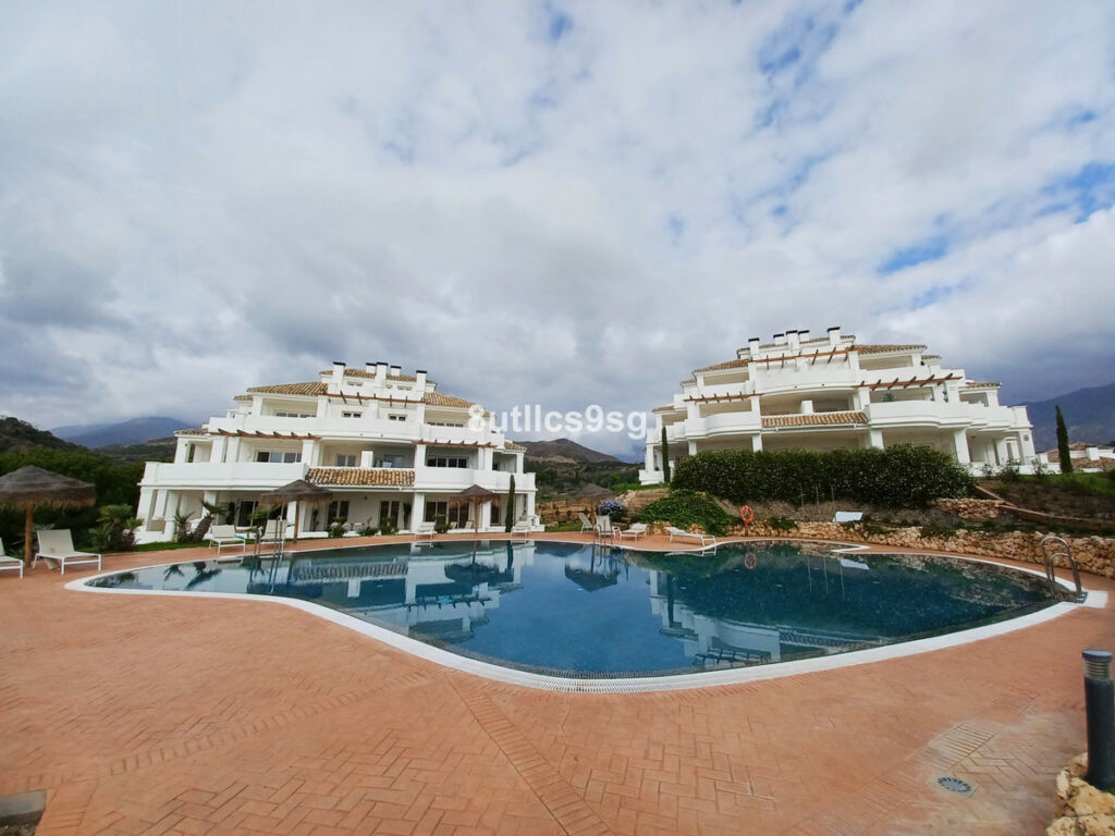 Middle Floor Apartment Aloha Málaga - image 33