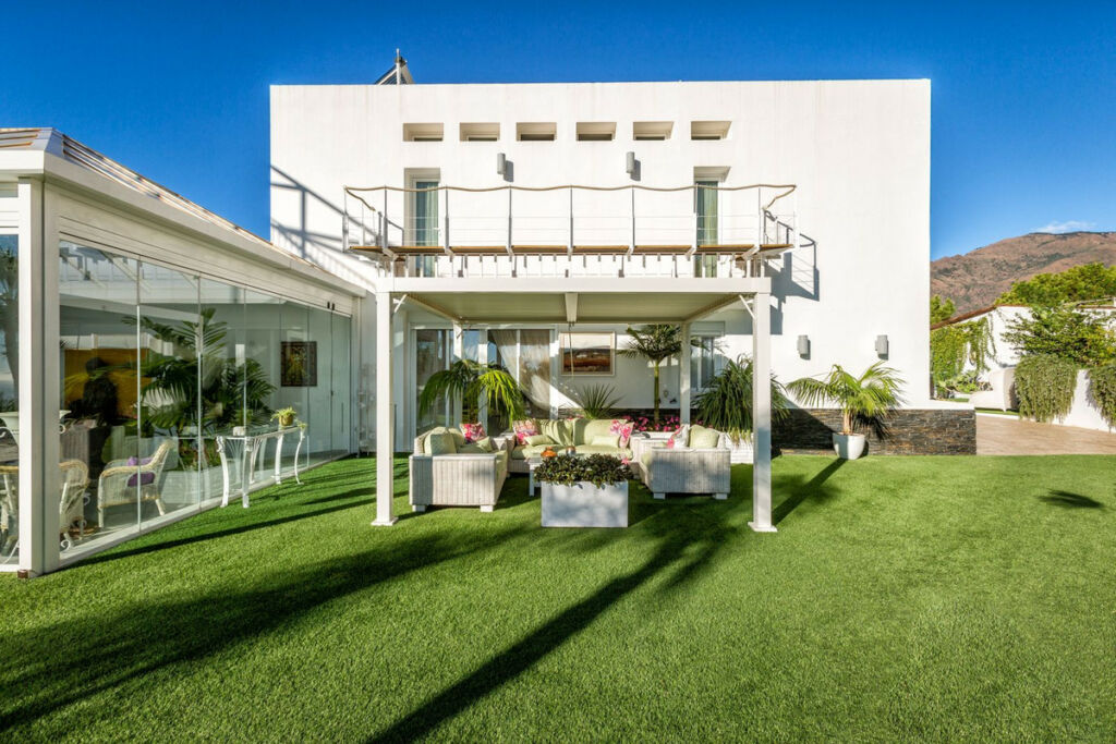 Detached Villa Estepona Málaga - image 33
