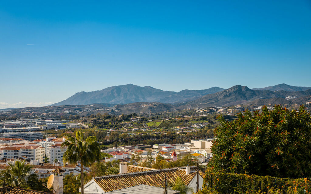 Detached Villa Nueva Andalucía Málaga - image 33
