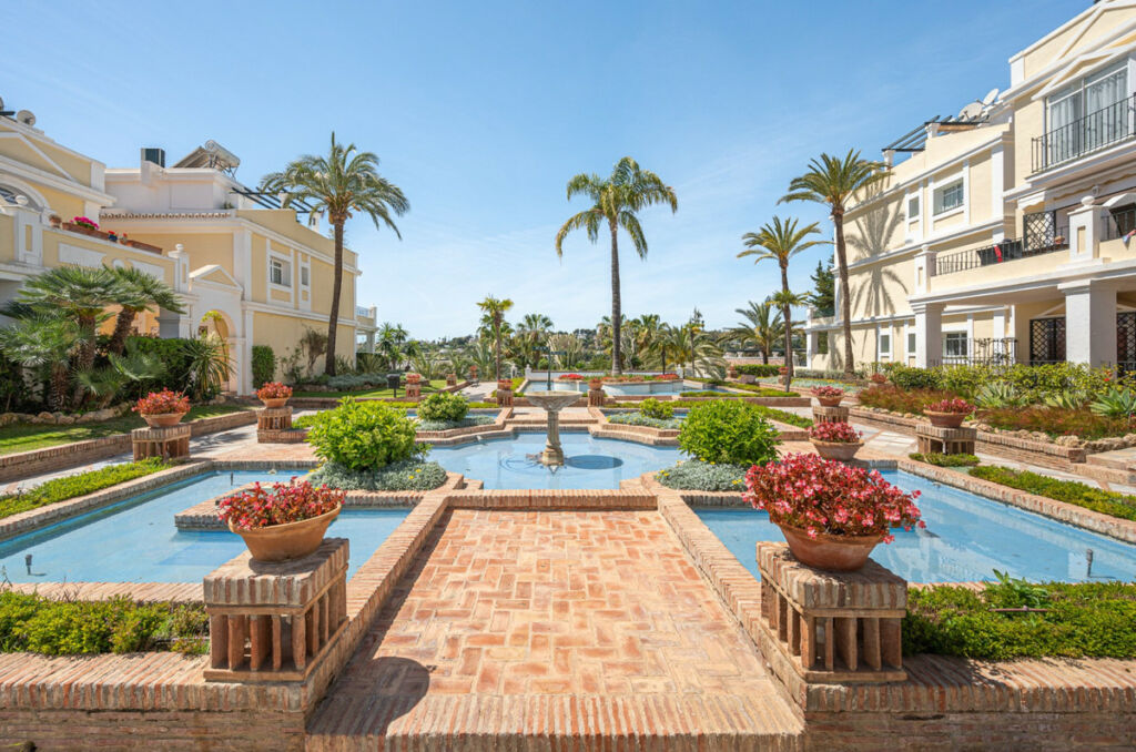 Middle Floor Apartment Nueva Andalucía Málaga - image 33