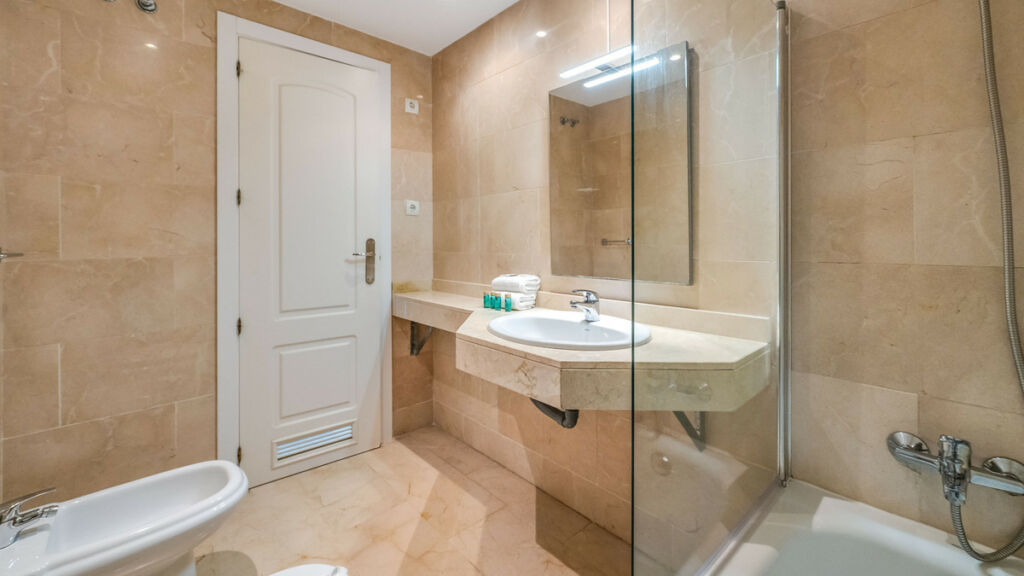 Middle Floor Apartment Puerto Banús Málaga - image 33