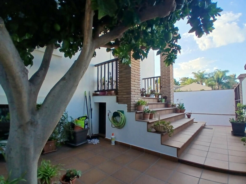 Detached Villa Los Pacos Málaga - image 31