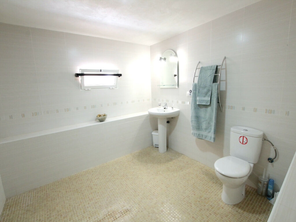 Detached Villa Benimar Alicante - image 33