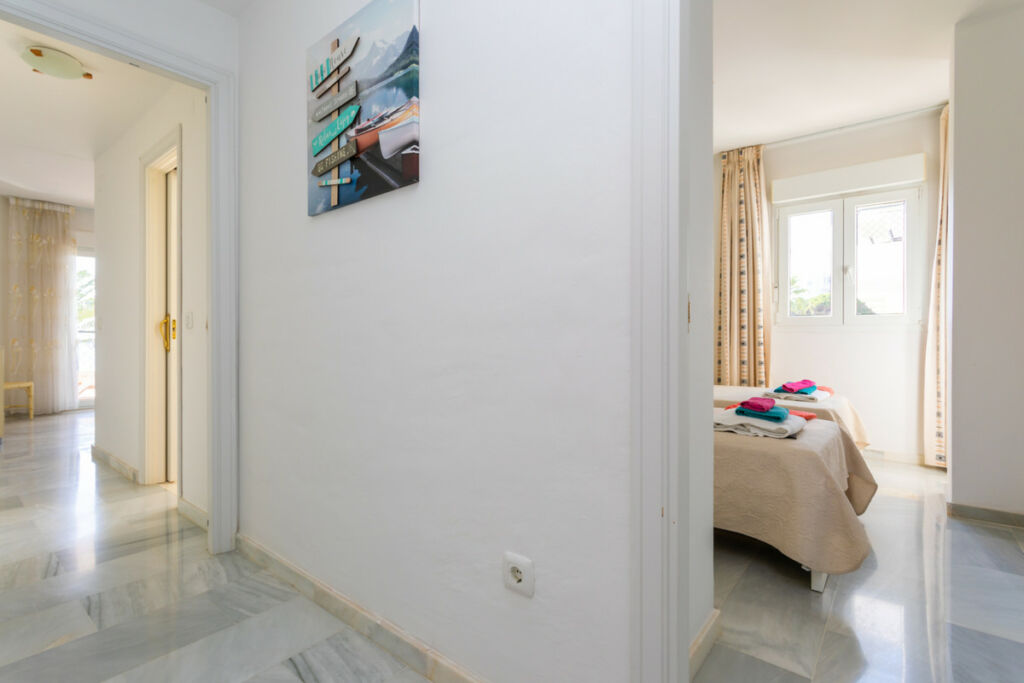 Middle Floor Apartment Calahonda Málaga - image 33