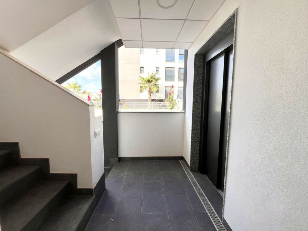 Middle Floor Apartment Villamartin Alicante - image 34