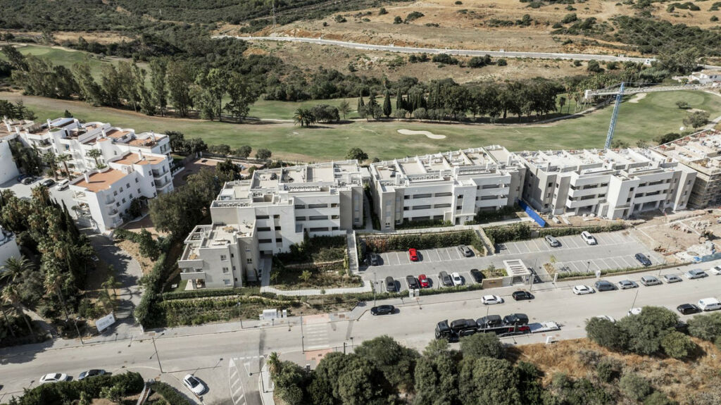 Middle Floor Apartment Estepona Málaga - image 33