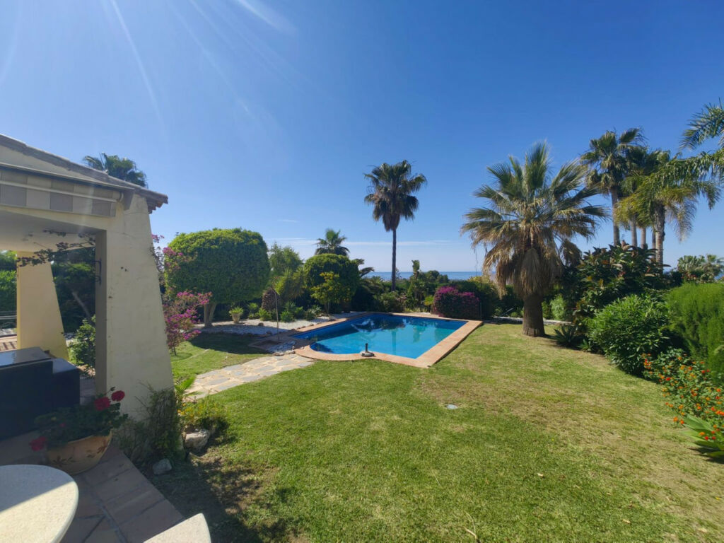 Detached Villa Estepona Málaga - image 34