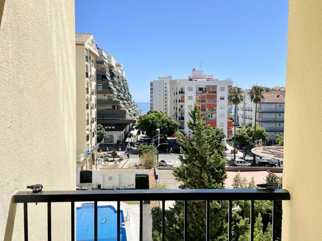Middle Floor Apartment Los Boliches Málaga - image 30