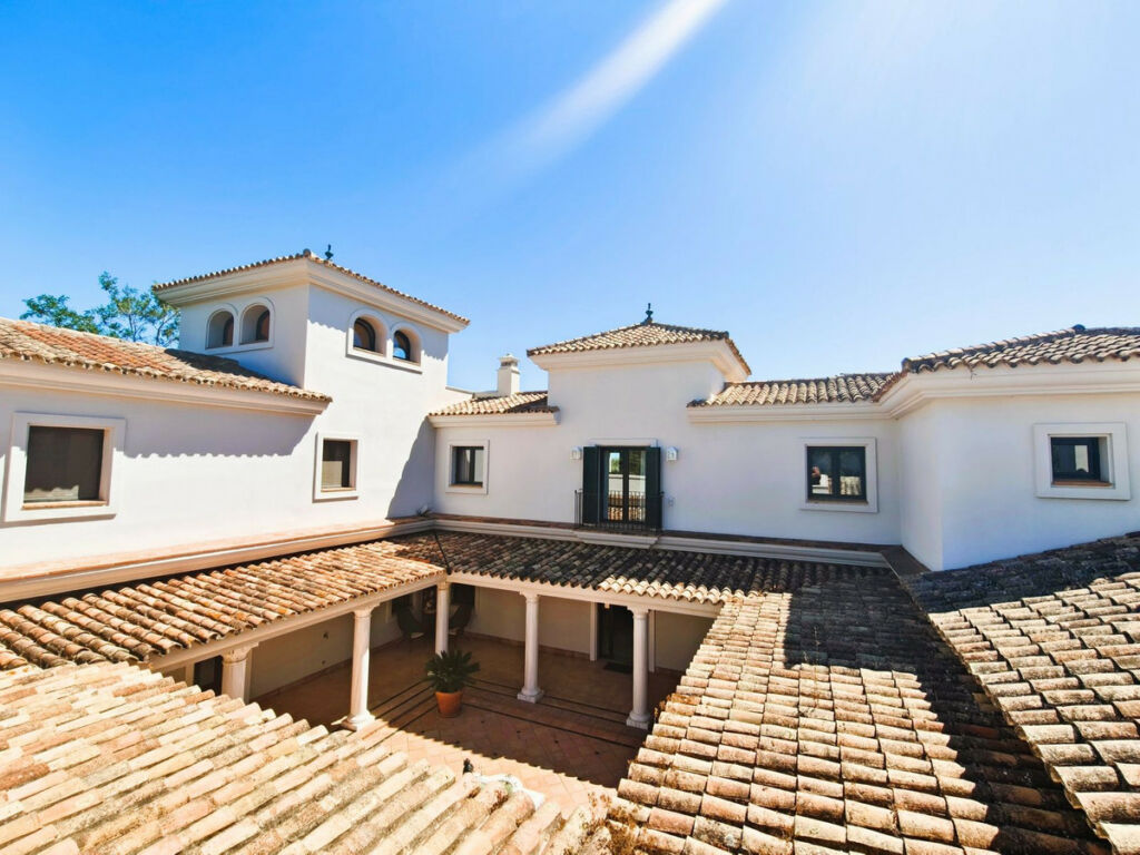 Detached Villa San Roque Club Cádiz - image 34