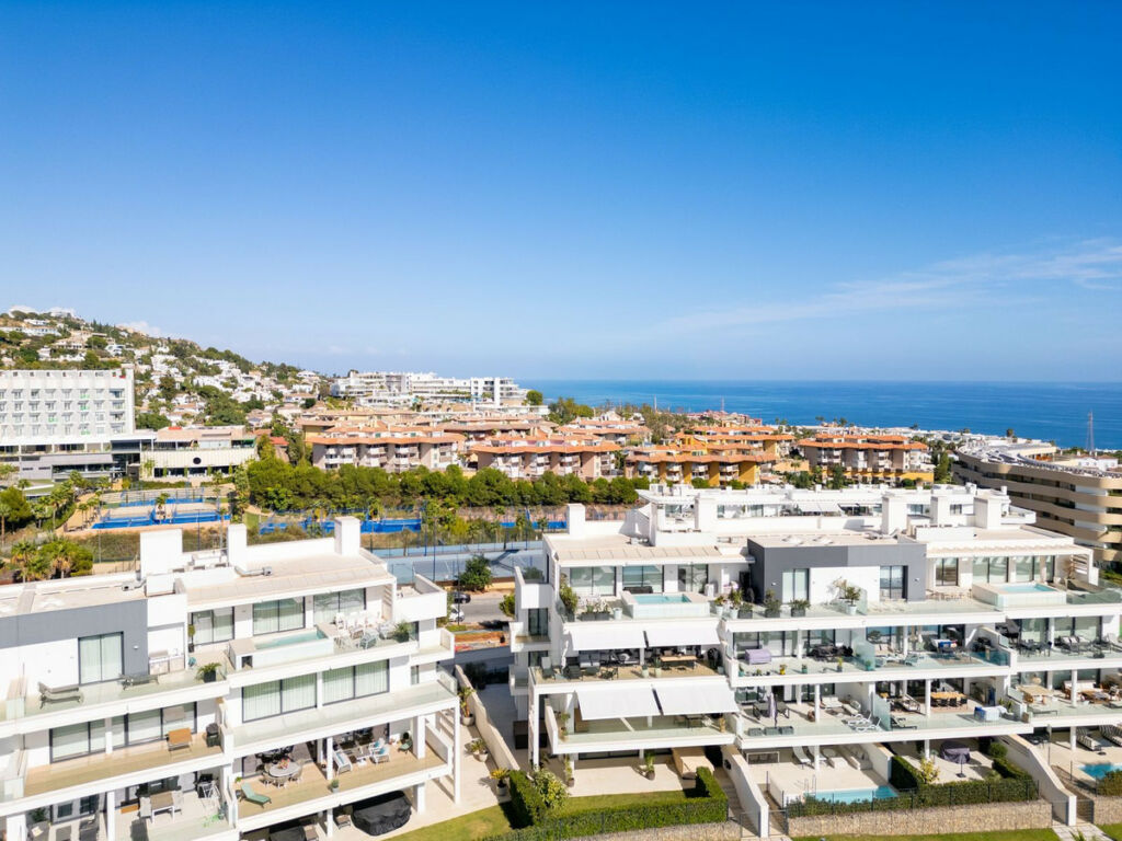 Middle Floor Apartment Benalmadena Málaga - image 34