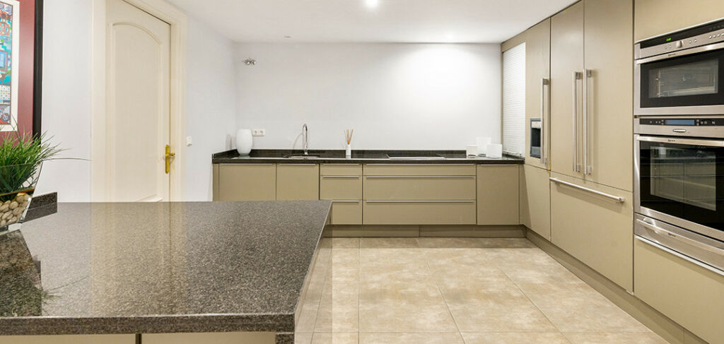 Detached Villa Nueva Andalucía Málaga - image 34