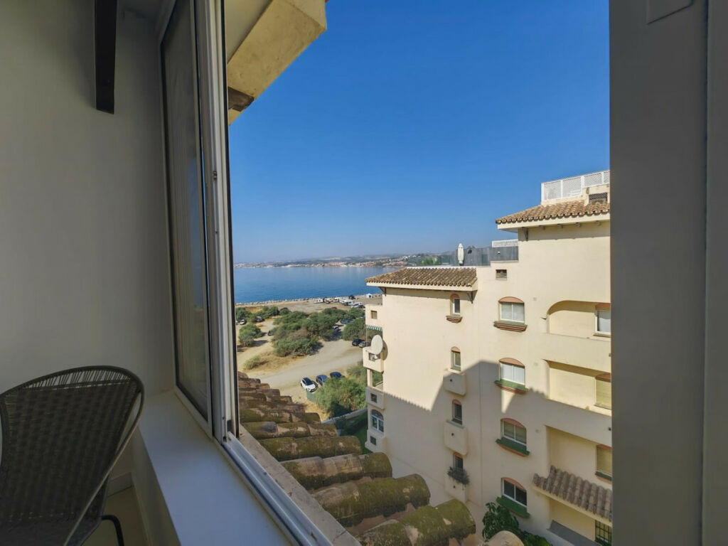 Middle Floor Apartment Estepona Málaga - image 34