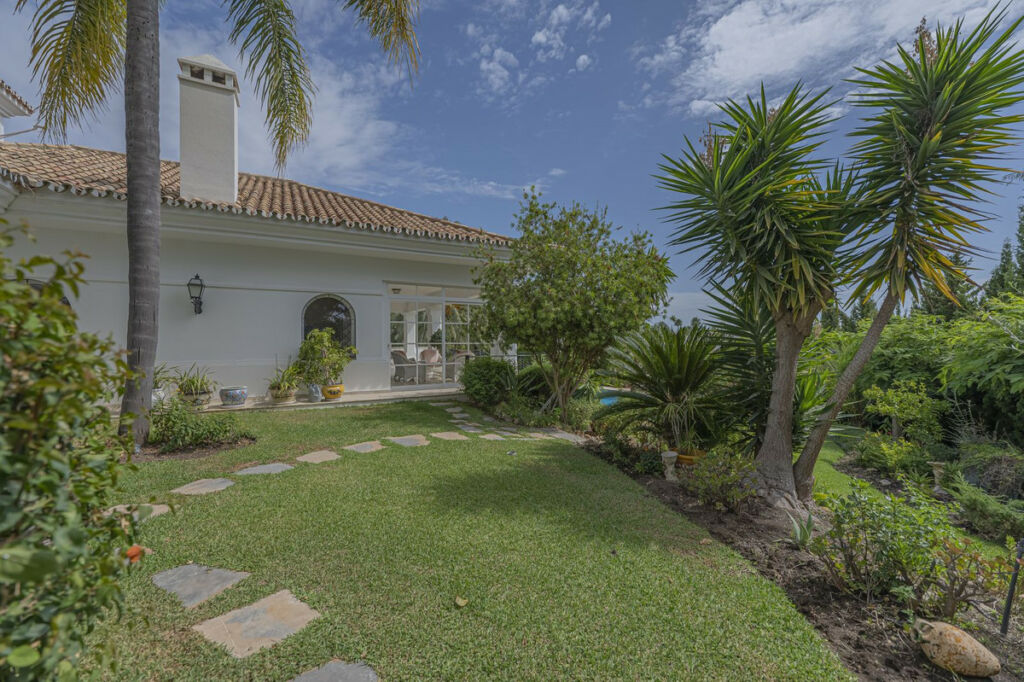 Detached Villa El Paraiso Málaga - image 34
