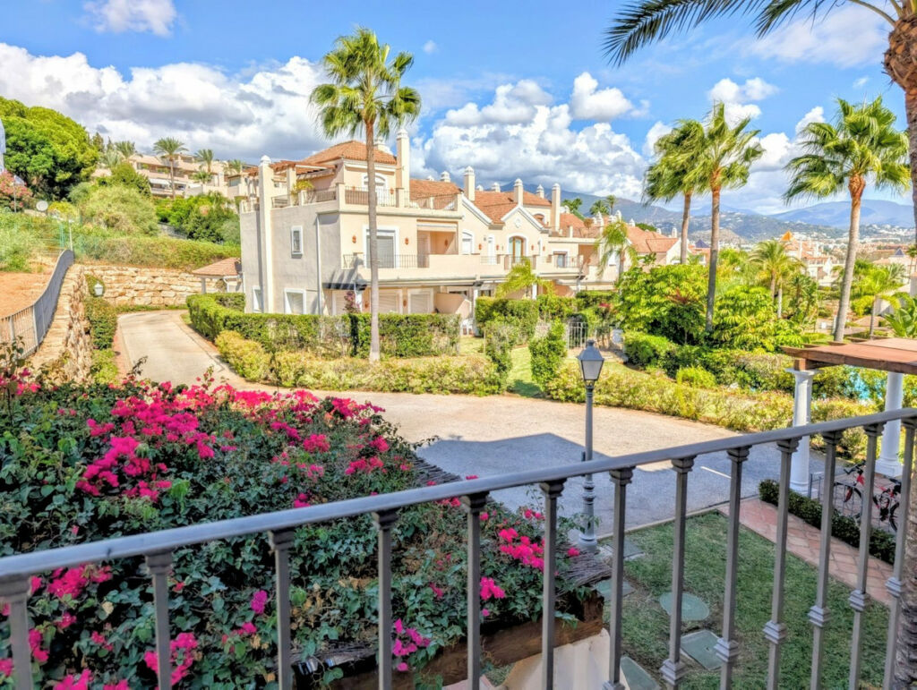 Semi-Detached House El Paraiso Málaga - image 38