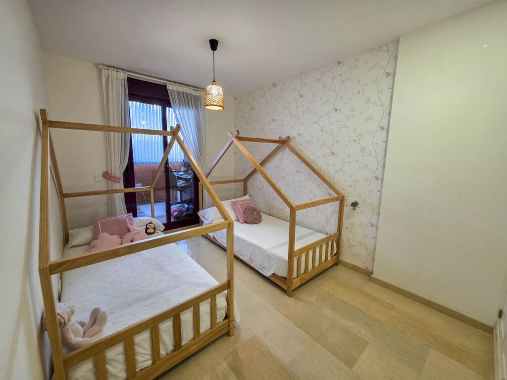 Middle Floor Apartment La Duquesa Málaga - image 34