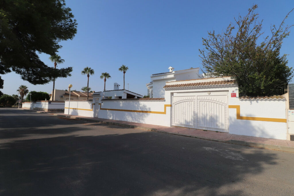 Detached Villa Dona Pepa Alicante - image 34