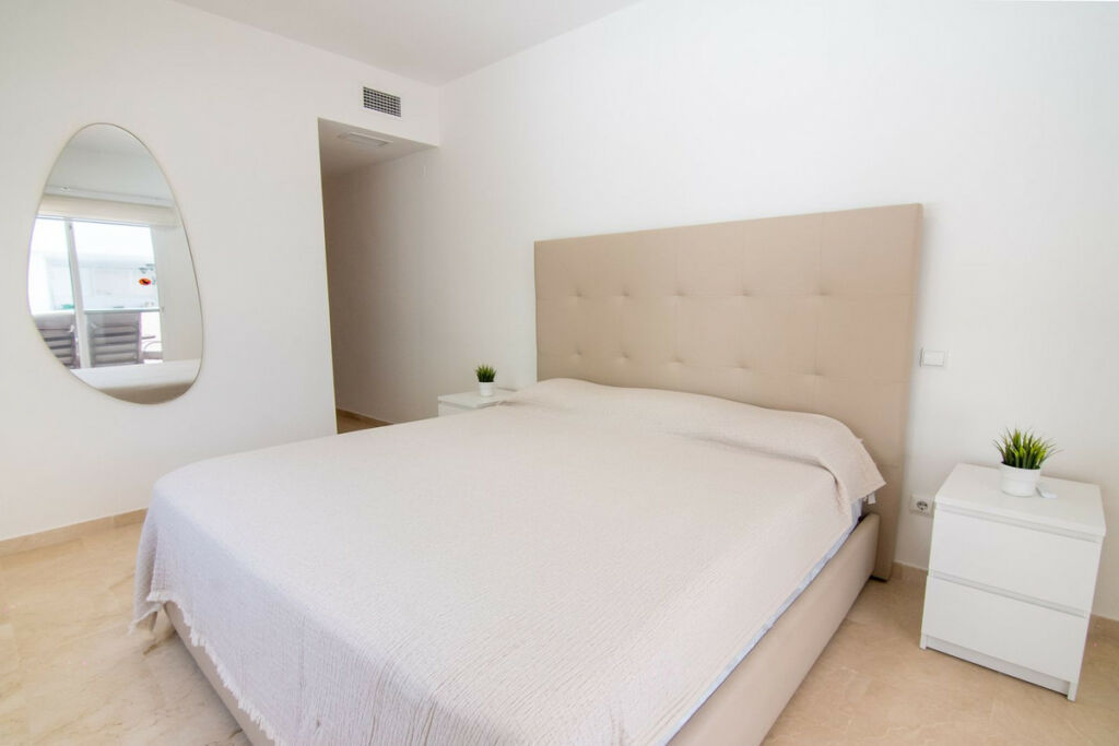 Middle Floor Apartment Estepona Málaga - image 34