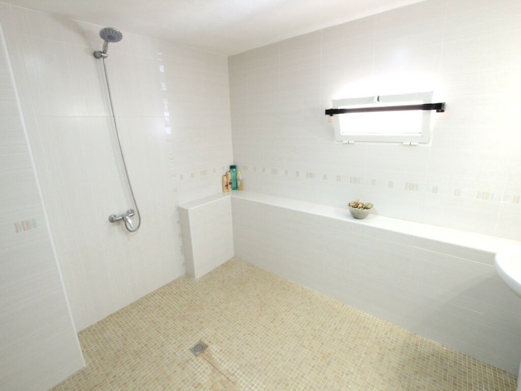 Detached Villa Benimar Alicante - image 34