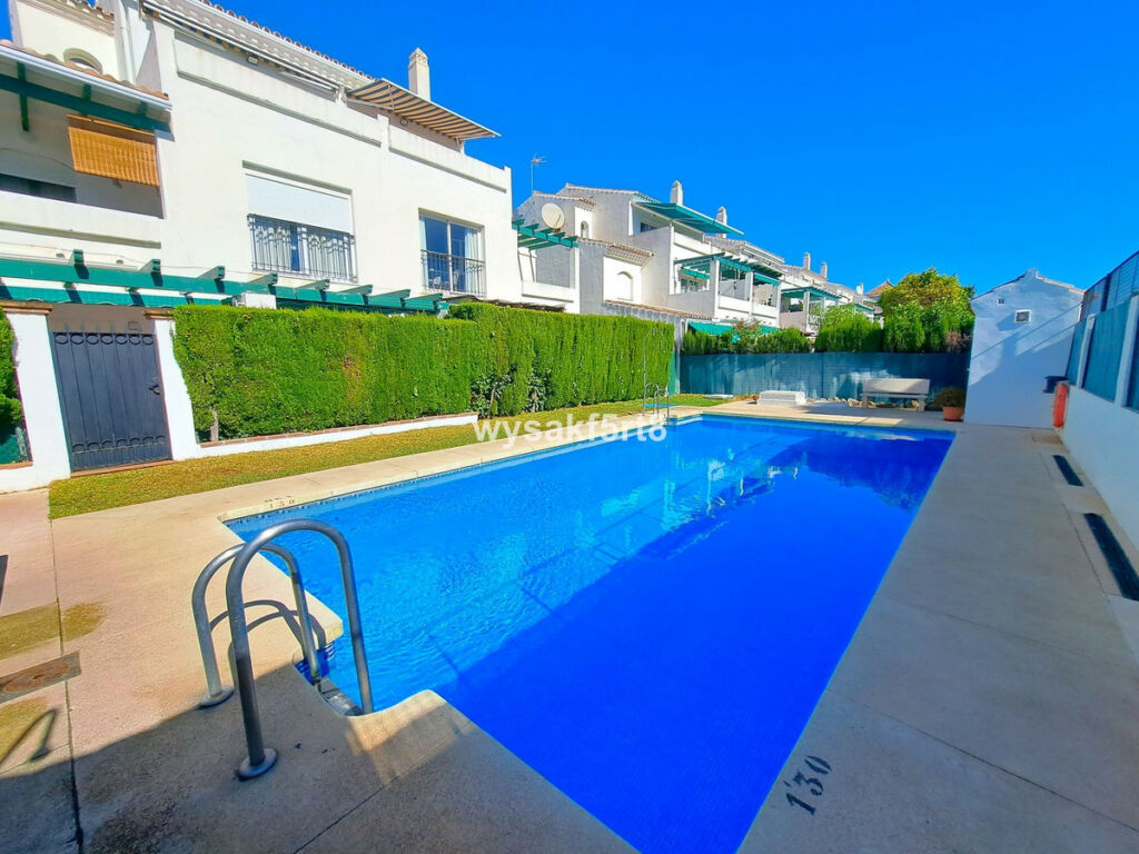 Middle Floor Apartment La Duquesa Málaga - image 34