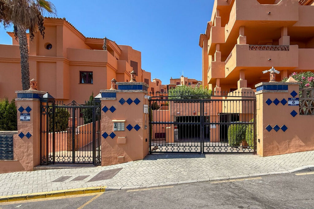 Top Floor Apartment El Paraiso Málaga - image 34