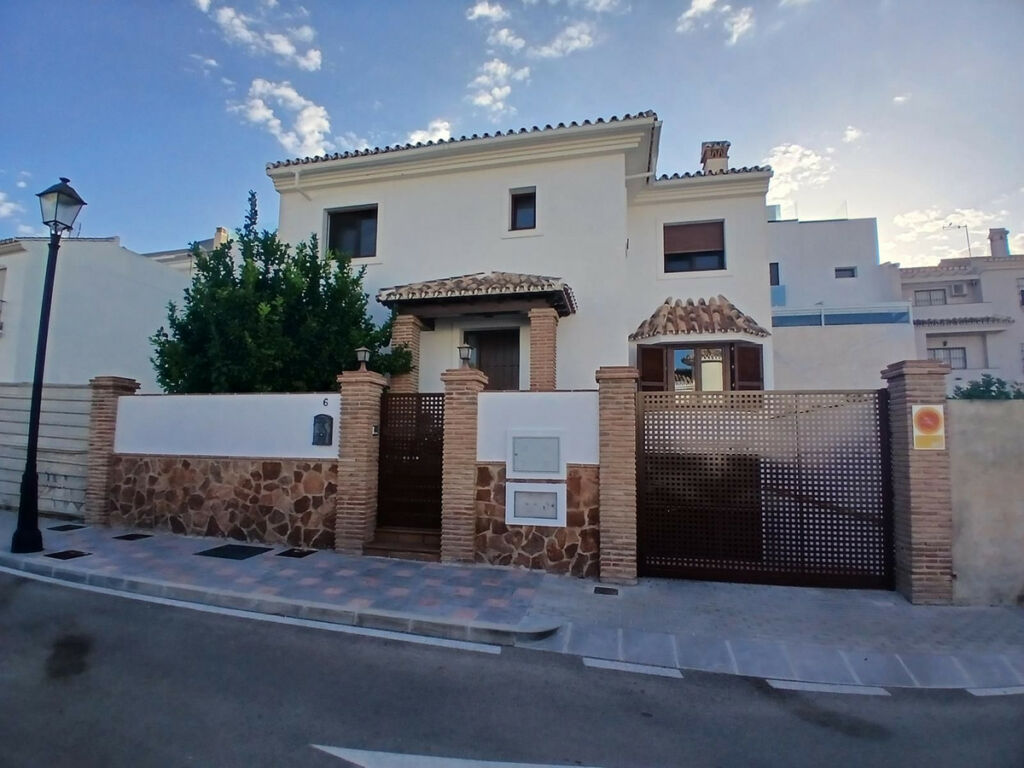 Detached Villa Los Pacos Málaga - image 32