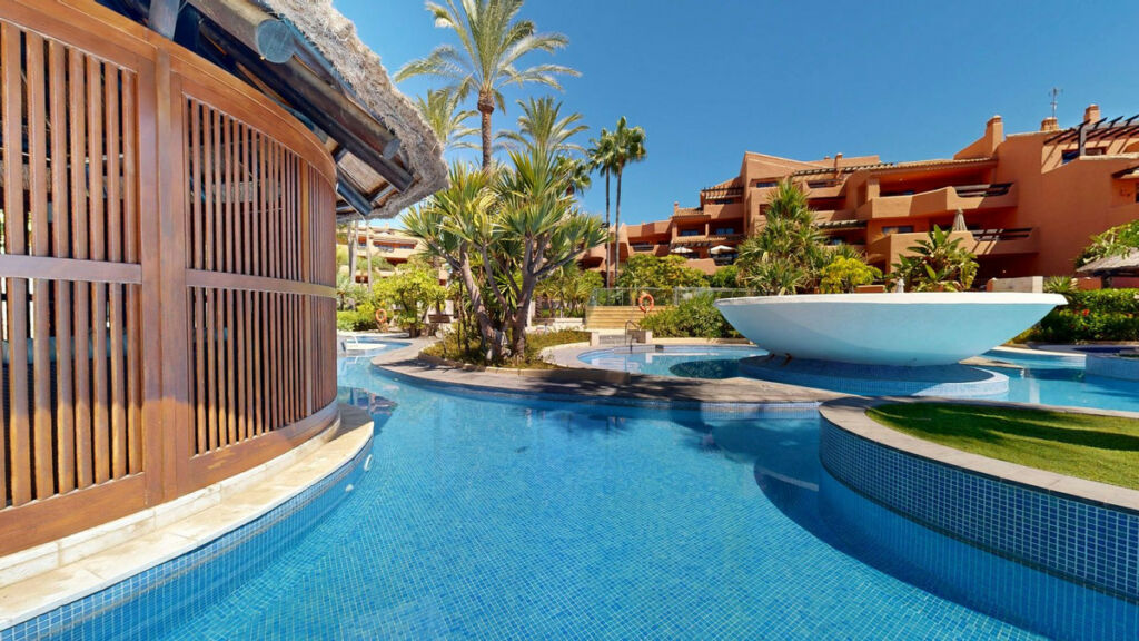 Middle Floor Apartment Estepona Málaga - image 34