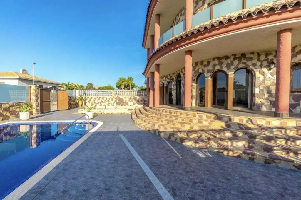 Detached Villa La Zenia Alicante - image 35