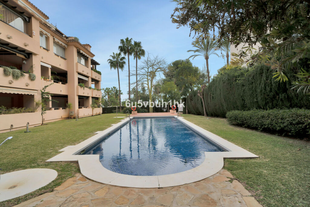 Ground Floor Apartment Nagüeles Málaga - image 4