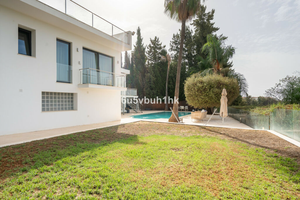 Detached Villa Nueva Andalucía Málaga - image 35
