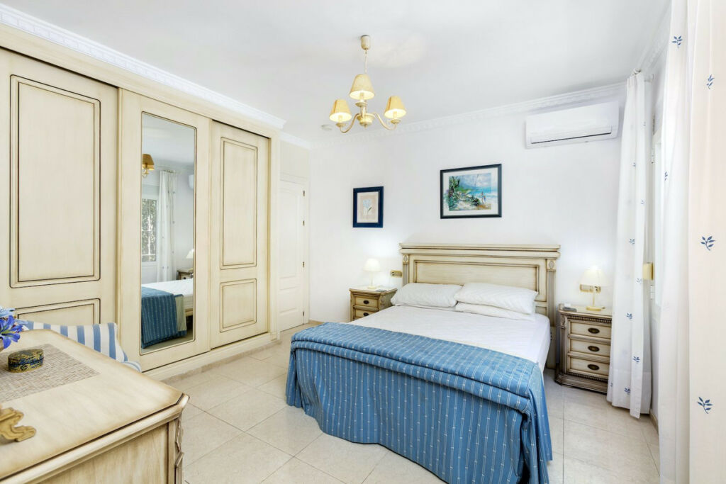 Detached Villa Marbesa Málaga - image 35
