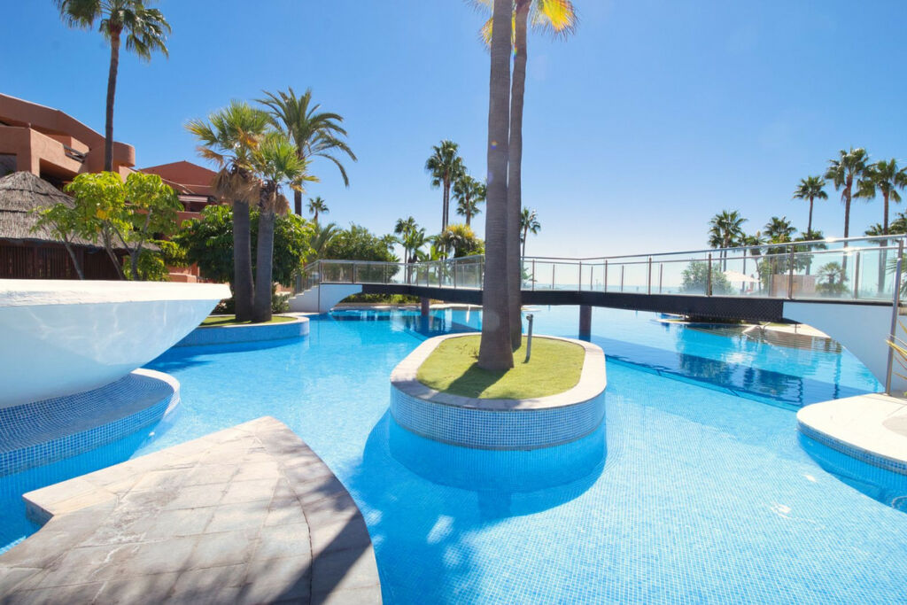 Middle Floor Apartment Estepona Málaga - image 35